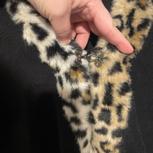 One size sweater poncho leopard trim - Picture 2 of 4